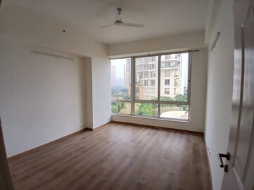 Room in 5 BHK Apartment at Pioneer Park Presidia, Sector 62 – for Rent
