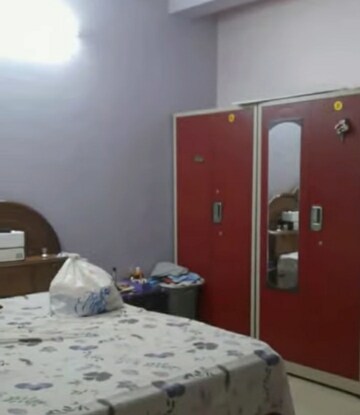 Master Bedroom in 2 BHK Independent House at Aliganj – for Rent