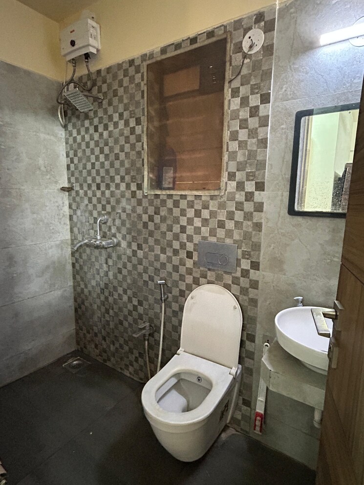 Bathroom, madhav-palacia 2 Bedroom 727 Sq.Ft. Apartment In Ghodbunder Road Thane 8023500