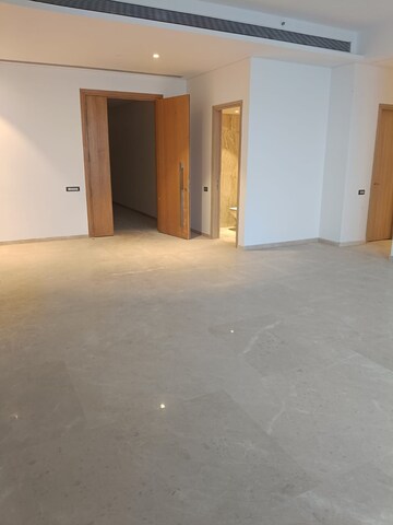 Room in 4 BHK Apartment at Rustomjee Crown, Prabhadevi – for Rent