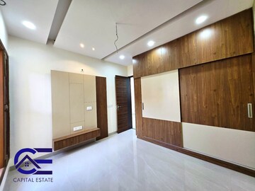 Room in 3.5 BHK Apartment at Sector 92 – for Rent