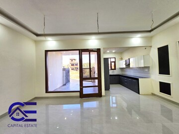 Room in 3.5 BHK Apartment at Sector 92 – for Rent