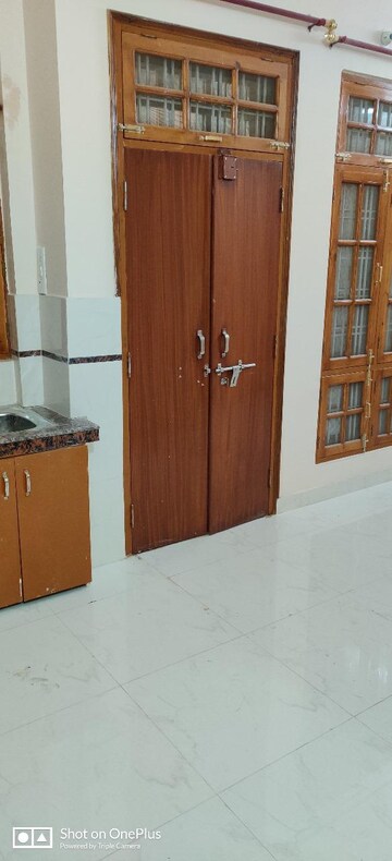 Room in 2 BHK Independent House at Gomti Nagar – for Rent