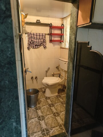 Bathroom in 1 BHK Apartment at Kanakia Sanskruti CHS, Kandivali East – for Sale