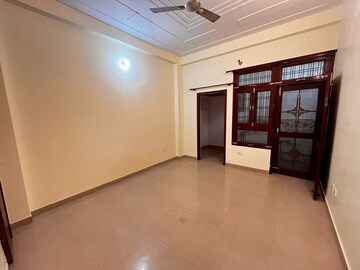 Room in 2 BHK Independent House at Gomti Nagar – for Rent