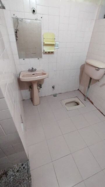 Master Bedroom in 1 BHK Independent House at Gomti Nagar – for Rent