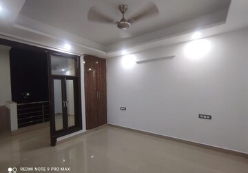 Room in 2 BHK Builder Floor at Saket – for Rent