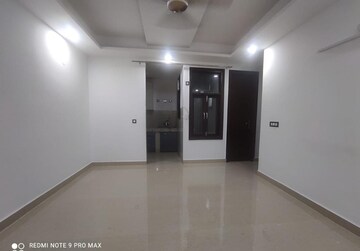 Room in 2 BHK Builder Floor at Saket – for Rent