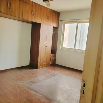Room in 2 BHK Apartment at Gomti Nagar – for Rent