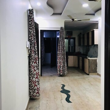 Bedroom in 2 BHK Apartment at Gomti Nagar – for Rent