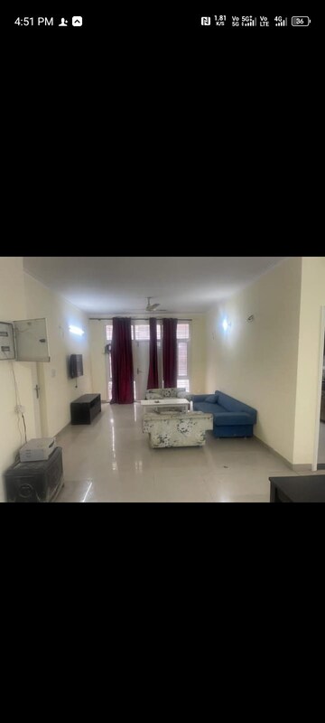 Living Room in 2 BHK Apartment at Sector 26 – for Rent