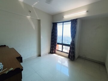 Room in 3 BHK Apartment at Devashree Park, Kolshet Road – for Rent