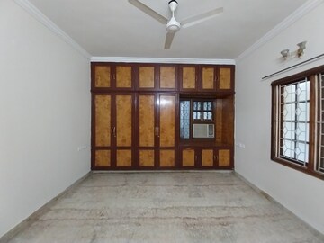 Room in 3 BHK Builder Floor at Sector 76 – for Sale