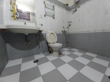 Team Area in 3 BHK Builder Floor at Sector 76 – for Sale