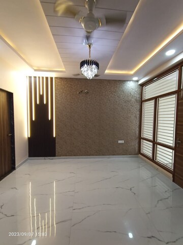 Room in 3 BHK Villa at Gandhi Path – for Sale