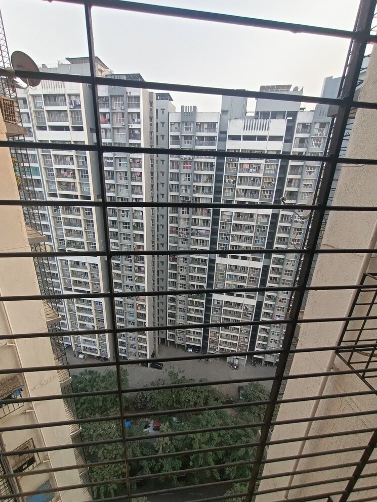 Exterior View, everest-world-lavender 2 Bedroom 559 Sq.Ft. Apartment In Kolshet Road Thane 8024026