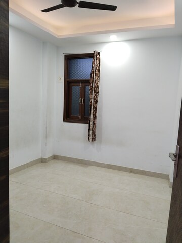 Room in 3 BHK Apartment at Panchsheel Vihar – for Rent
