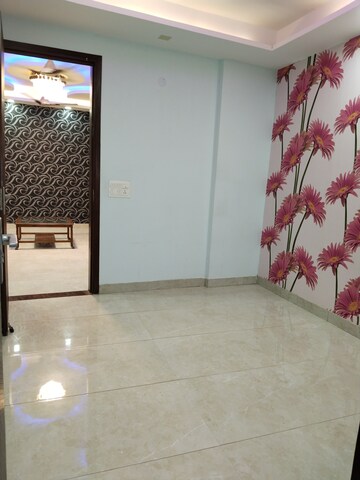 Room in 3 BHK Apartment at Panchsheel Vihar – for Rent