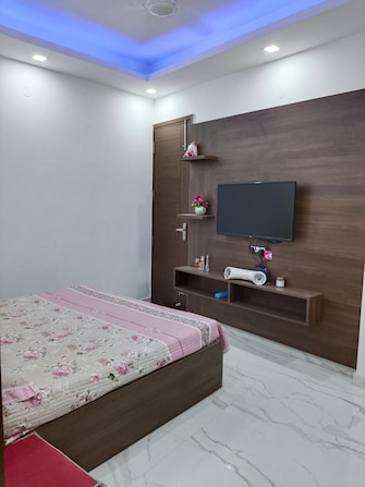 2 BHK Apartment For Rent in Shivalik Colony Delhi  8024066