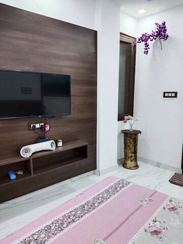 Furnished Amenities in 2 BHK Apartment at Shivalik Colony – for Rent