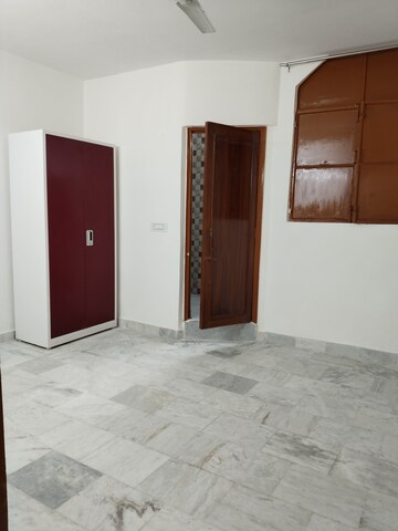 Room in 2 BHK Apartment at Khirki Extension – for Rent