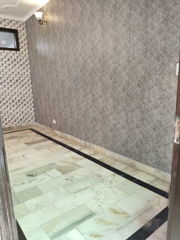 Room in 2 BHK Apartment at Khirki Extension – for Rent