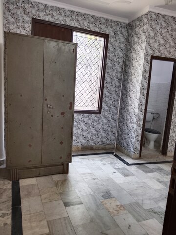 Room in 2 BHK Apartment at Khirki Extension – for Rent