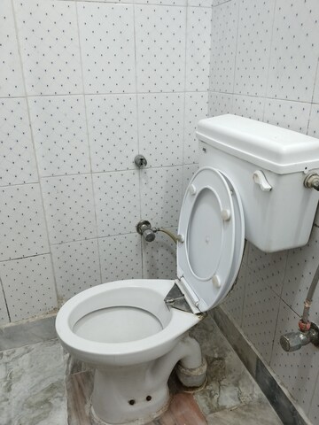 Bathroom in 1 BHK Apartment at Khirki Extension – for Rent