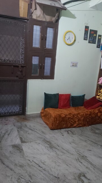 Furnished Amenities in 2.5 BHK Builder Floor at Mayur Vihar – for Sale