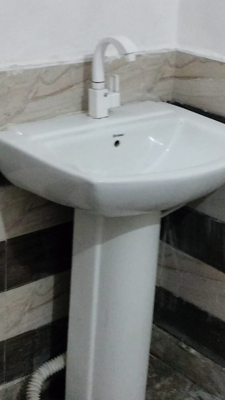 Bathroom, jogabai extension 2 Bedroom 490 Sq.Ft. Apartment In Jogabai Extension Delhi 8024168