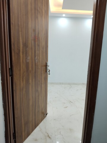 Room in 2 BHK Apartment at Khirki Extension – for Rent