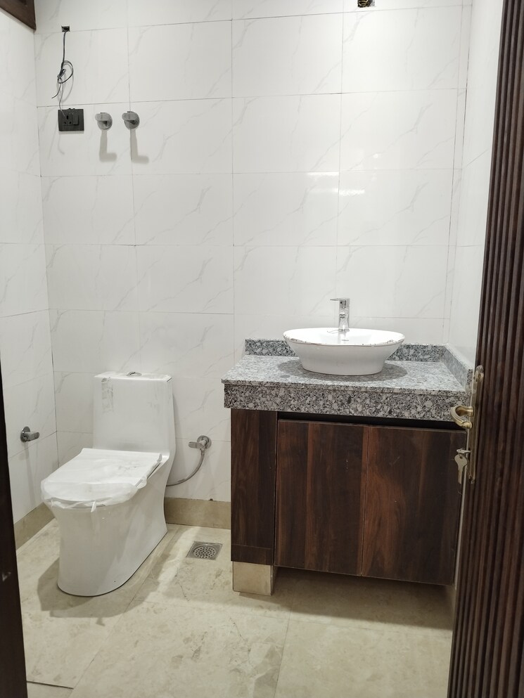 Bathroom, khirki extension Commercial Warehouse 4000 Sq.Ft. In Khirki Extension Delhi 8024177