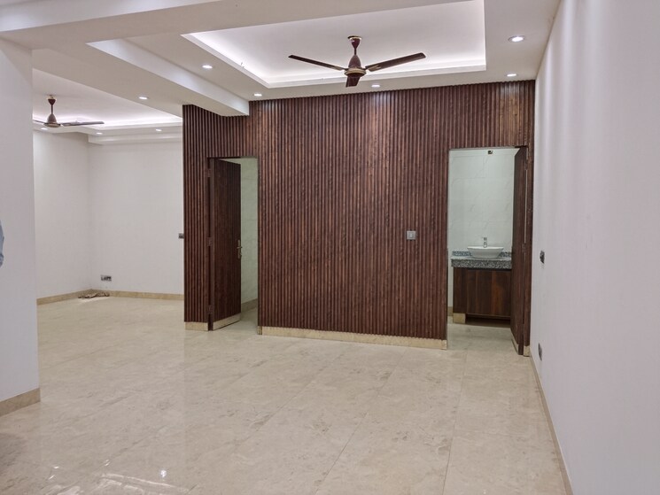 Room, khirki extension Commercial Warehouse 4000 Sq.Ft. In Khirki Extension Delhi 8024177