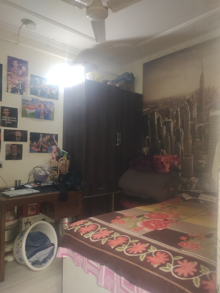  Parking, east of kailash 3 Bedroom 900 Sq.Ft. Builder Floor In East Of Kailash Delhi 8024180