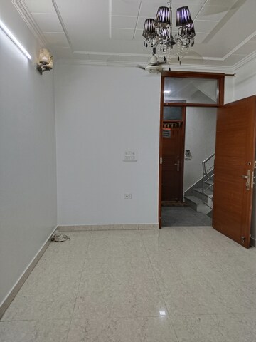 Room in 1 BHK Apartment at Khirki Extension – for Rent