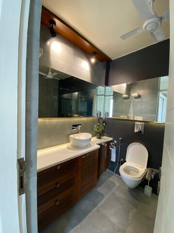 Attached Bathroom in 2.5 BHK Apartment at Greater Kailash I – for Rent