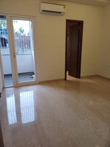 Room in 3 BHK Apartment at Greater Kailash I – for Rent