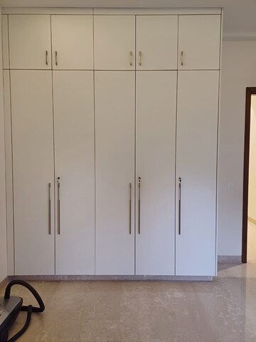Furnished Amenities in 3 BHK Apartment at Greater Kailash I – for Rent