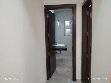 Room in 3 BHK Apartment at ATS Le Grandiose, Sector 150 – for Rent