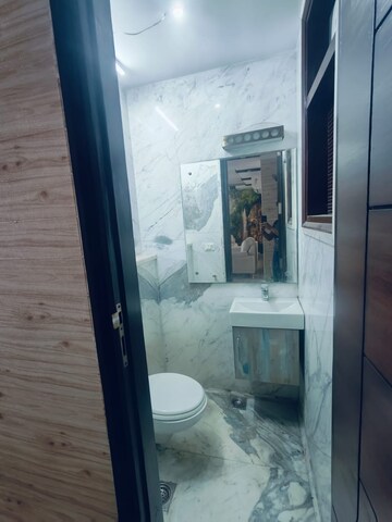 Attached Bathroom in 4 BHK Apartment at Green Park Extension – for Rent