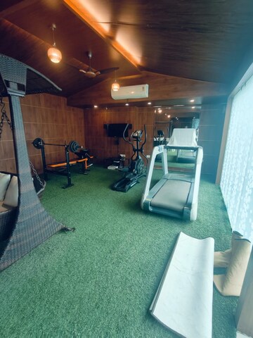 Gym in 4 BHK Apartment at Green Park Extension – for Rent