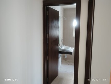 Room in 3 BHK Apartment at ATS Le Grandiose, Sector 150 – for Rent