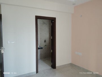 Room in 3 BHK Apartment at ATS Le Grandiose, Sector 150 – for Rent
