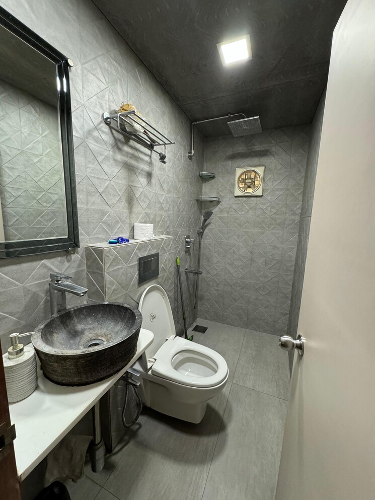 Bathroom, sai-pooja-bandra-west 2 Bedroom 800 Sq.Ft. Apartment In Bandra West Mumbai 8024282