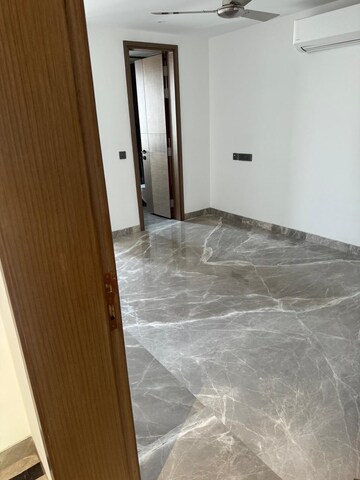 Room in 3 BHK Apartment at Nizamuddin – for Rent