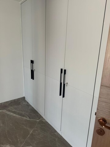 Room in 3 BHK Apartment at Nizamuddin – for Rent