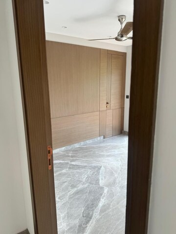Room in 3 BHK Apartment at Nizamuddin – for Rent