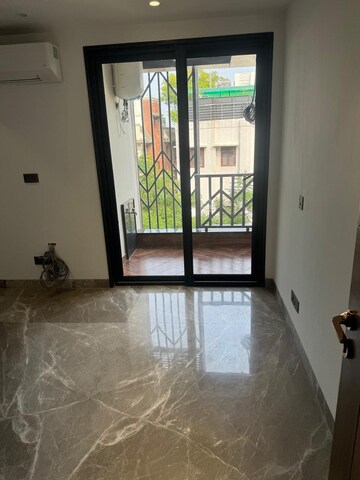 Room in 3 BHK Apartment at Nizamuddin – for Rent