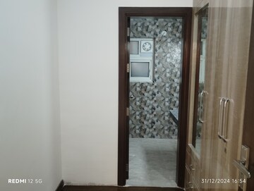 Room in 3 BHK Apartment at ATS Le Grandiose, Sector 150 – for Rent