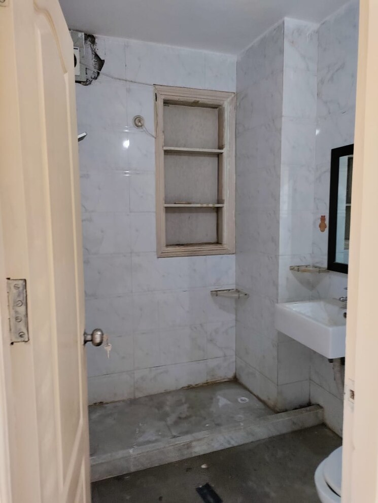 Bathroom, uppal-southend 2 Bedroom 1400 Sq.Ft. Builder Floor In Sector 49 Gurgaon 8024289
